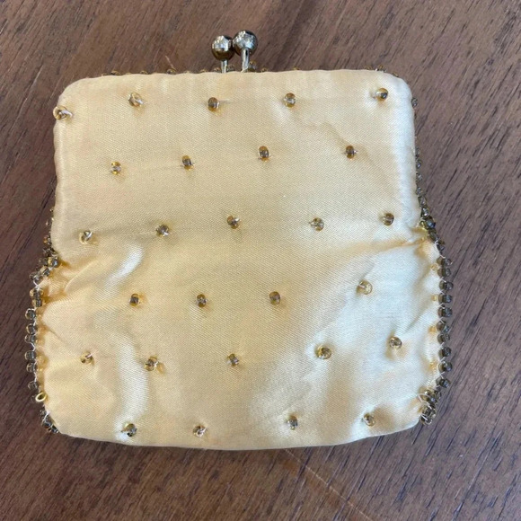 Vintage 1960s Change Purse Carousel Gold with Beading Lining Gold Clasp - Picture 2 of 5